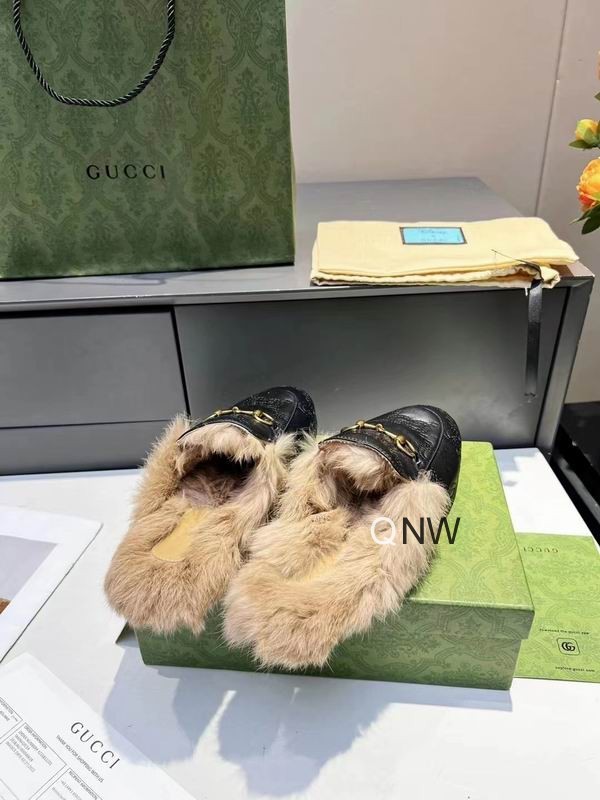 Gucci Men's Slippers 261